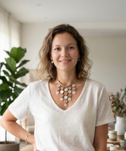 collier artisanal en liège et cuir végétal